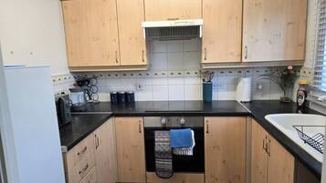 House | Dapur peribadi | Peti sejuk, ketuhar gelombang mikro, ketuhar, cerek elektrik