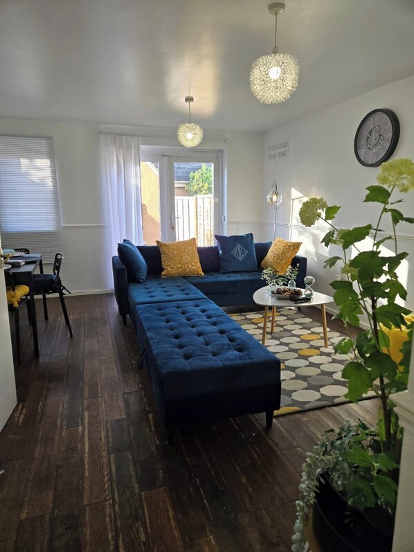 House | Living area | TV - West Winds Featherstone in Wolverhampton (Wolverhampton)