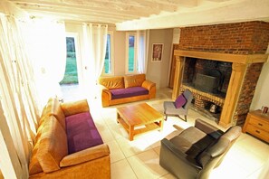 TV, fireplace, DVD player