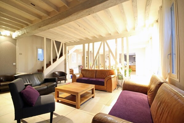 TV, peis og DVD-spiller