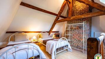 2 bedrooms, travel cot, free WiFi