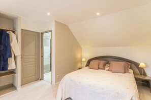 3 bedrooms, travel cot, free WiFi