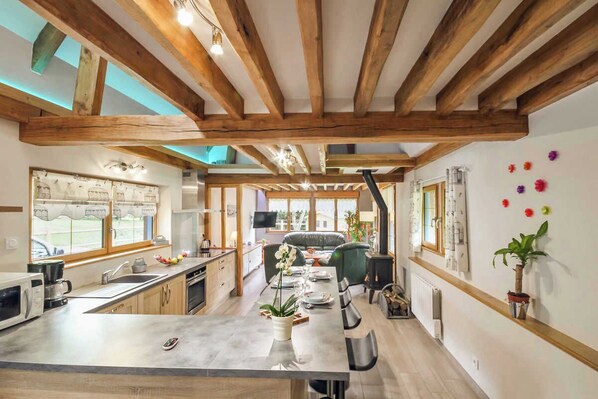 Fridge, microwave, oven, stovetop - Gîtes de France® - La chaumette du Bec (ST MARTIN DU BEC)