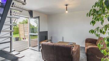 Una televisión, un reproductor de DVD