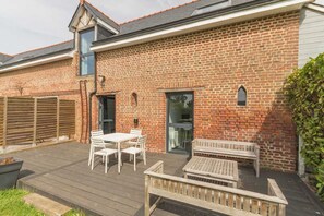 Outdoor dining - Gîtes de France® - Les Grandes Terrasses (HEUQUEVILLE)