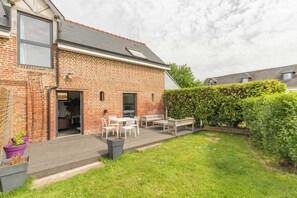 Outdoor dining - Gîtes de France® - Les Grandes Terrasses (HEUQUEVILLE)