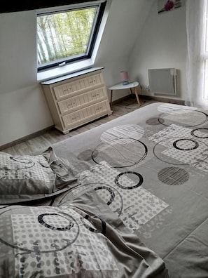 3 bedrooms, travel cot, free WiFi