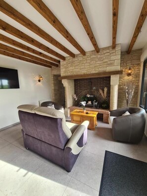 TV, ping pong - Gîtes de France® - Gîte de la Marmite (YPREVILLE BIVILLE)