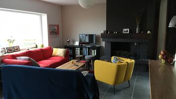 Televisie en een open haard