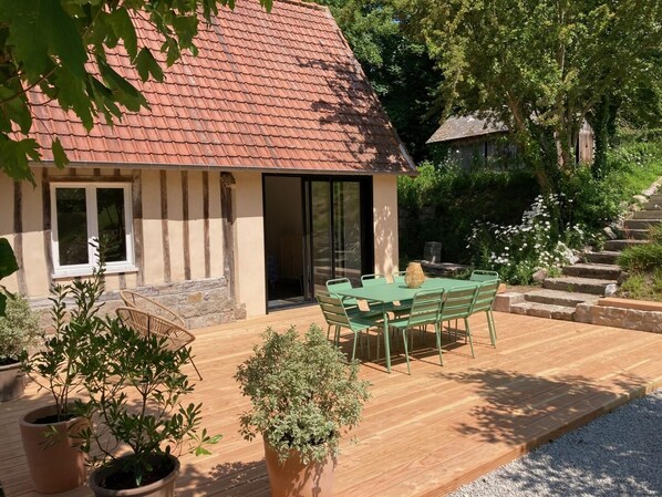 تناول الطعام بالخارج