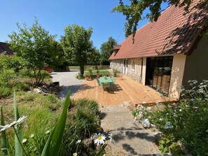 تناول الطعام بالخارج