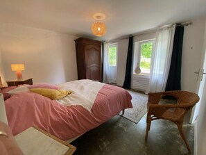 4 عدّة غرف نوم وسرير سفر وواي فاي مجانًا