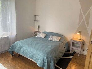 4 makuuhuonetta, vauvan matkasänky, ilmainen Wi-Fi