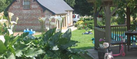 المنطقة المحيطة بالمنشأة