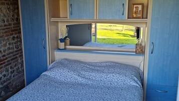 1 bedroom, travel cot, free WiFi