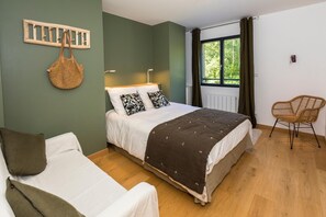 5 عدّة غرف نوم وسرير سفر وواي فاي مجانًا