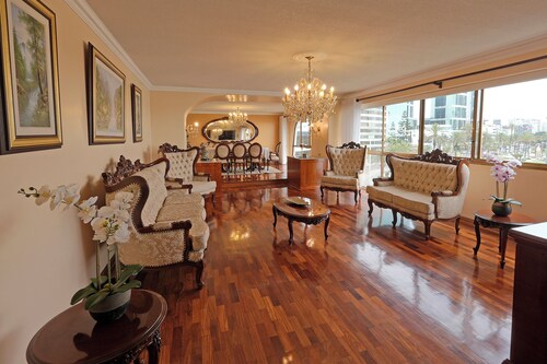 Elegant Ocean view apartment in fabulous Miraflores with in Marriot's location.