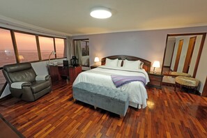 3 bedrooms, desk, iron/ironing board, free WiFi - Elegant Ocean view apartment in fabulous Miraflores with in Marriot's location. (Miraflores)