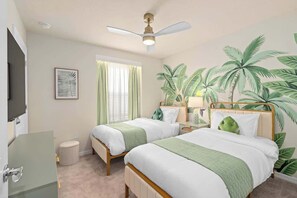 5 Schlafzimmer, Schreibtisch, Bügeleisen/Bügelbrett, Reisekinderbett