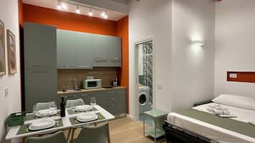 Apartemen Deluks, pemandangan kota | 1 kamar tidur, minibar gratis, brankas, dan meja kerja