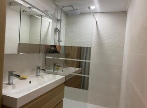 Shower, hair dryer, towels, toilet paper