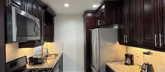 Charming 2-bedroom house in fabulous Decatur with WiFi and AC