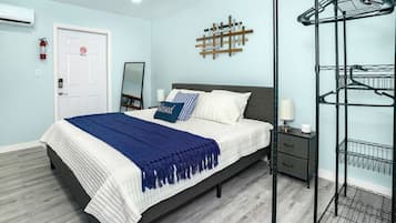 1 habitación, tabla de planchar con plancha, wifi gratis y ropa de cama