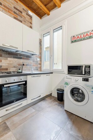 Fridge, microwave, oven, stovetop - [Santa Croce] Suite in the center of Florence, 3 min to Santa Croce 9 min Duomo (Firenze)