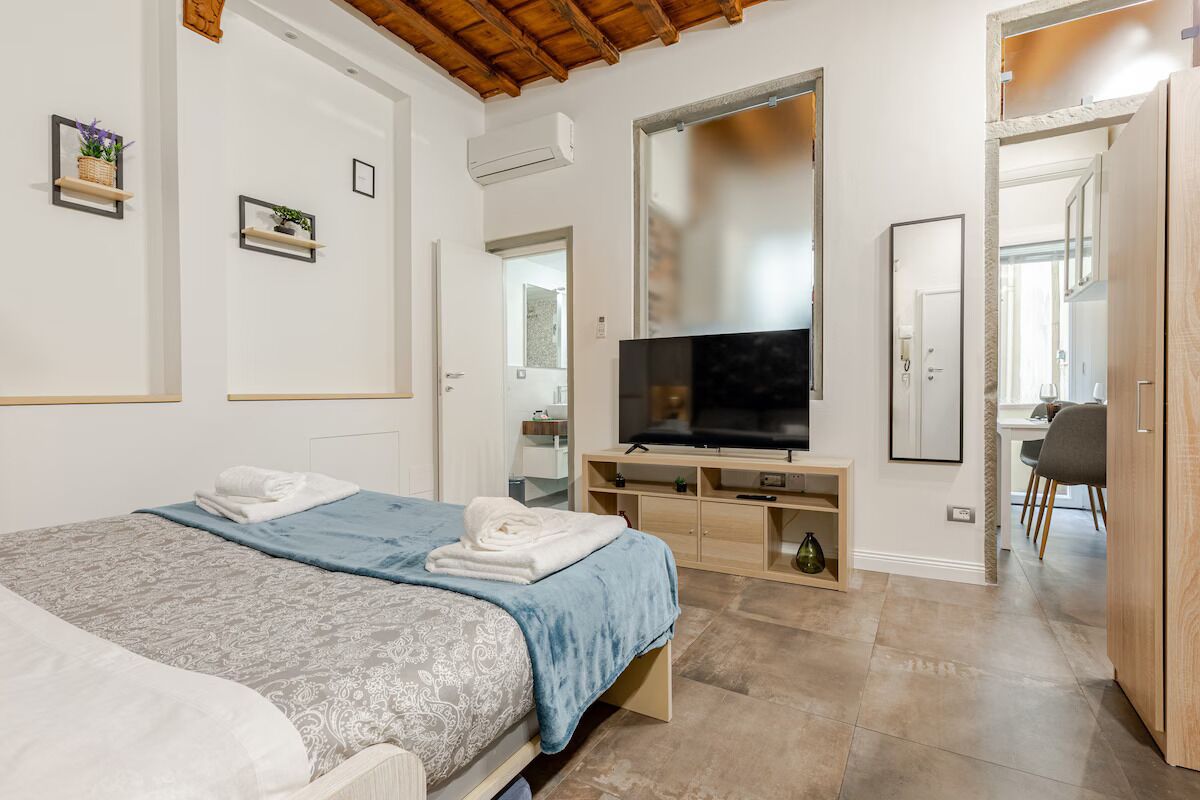 1 habitación, tabla de planchar con plancha, wifi gratis y ropa de cama 