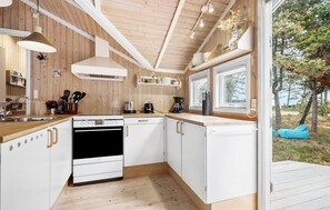 Réfrigérateur, plaque de cuisson, lave-vaisselle, cafetière/bouilloire