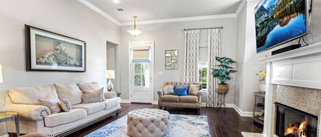 Smart-TV, Kamin, Bücher