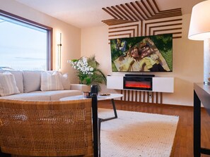 Fernseher, Kamin, Stereoanlage