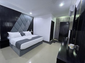 Family Room, Balcony, City View | Desk, laptop workspace, free WiFi - Skyview Homes (Abuja)