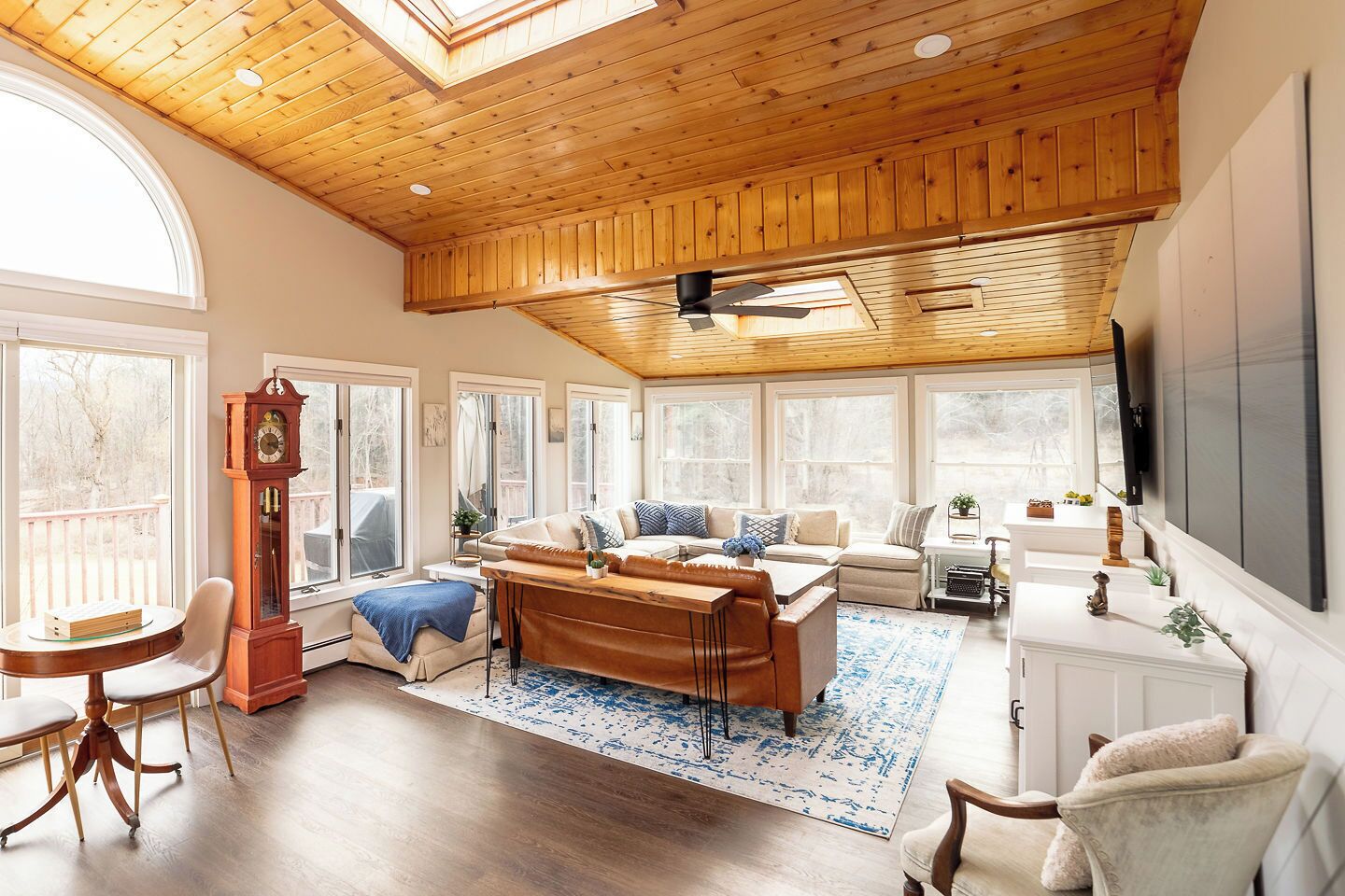 Smart TV, fireplace, DVD player, books