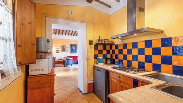 KĂŒhlschrank, Ofen, Herdplatte, GeschirrspĂŒler