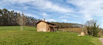 Maison de campagne "Alba" avec vue sur la montagne, jardin privé et balcon