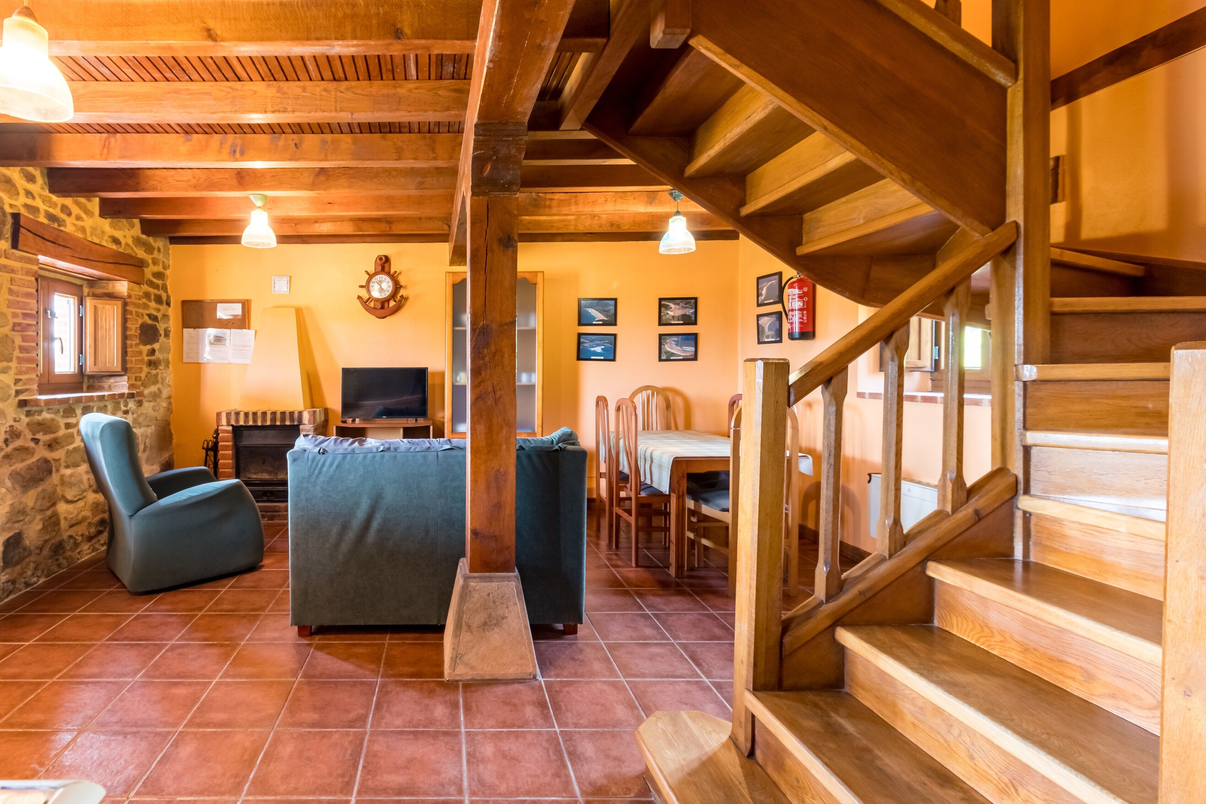 Télévision, cheminée