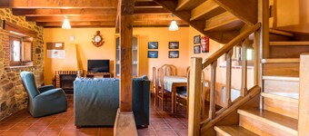 Landhuis 'Alba' met uitzicht op de bergen, privétuin en balkon
