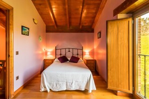2 bedrooms, iron/ironing board, bed sheets