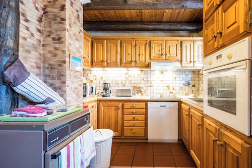 Chalet 'Le Tougne' avec vue sur montagne, terrasse privée et balcon