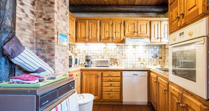 Chalet 'Le Tougne' avec vue sur montagne, terrasse privée et balcon