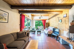 Televisión, chimenea