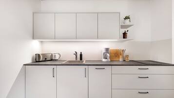 Kühlschrank, Herdplatte, Geschirrspüler