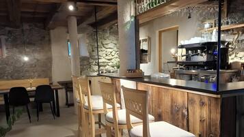 Bar (in der Unterkunft)