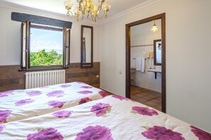 7 bedrooms, iron/ironing board, free WiFi, bed sheets