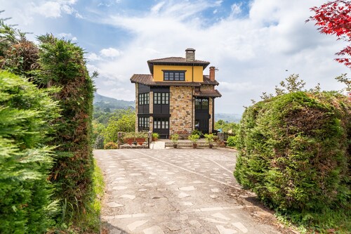 Holiday Home 'Rodiles De Matisón' with Mountain View, Private Pool and Wi-Fi