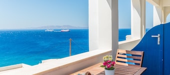 Holiday Home 'Ammos Tinos' with Sea View, Shared Terrace and Wi-Fi