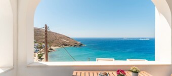 Holiday Home 'Ammos Tinos' with Sea View, Shared Terrace and Wi-Fi