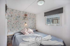 2 slaapkamers, een strijkplank/strijkijzer, gratis wifi, beddengoed