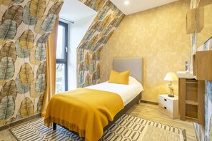 3 bedrooms, iron/ironing board, free WiFi, bed sheets - Holiday Home 'Le Penty - Proche Plages Et Centre' with Private Terrace, Shared Garden and Wi-Fi (Concarneau)